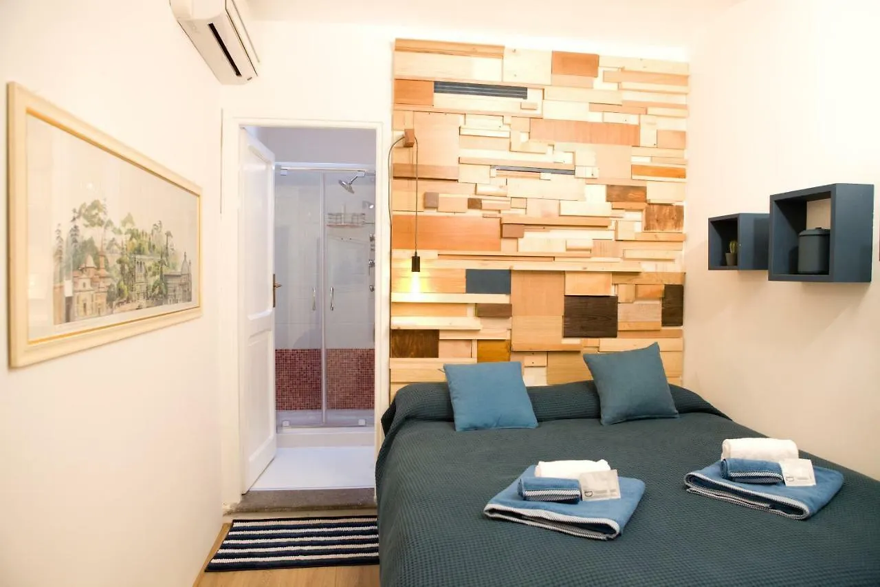 Private Modern Studio Paolina City Center Roma 0*,  Italia
